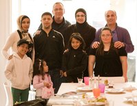 Mitarbeitende und Gäste der Interkulturellen Beratungsstelle. Foto: Florian von Ploetz