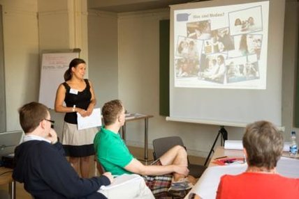 Katrin Schlör in ihrem medienpädagogischen Workshop. Foto: Bernd Lammel 